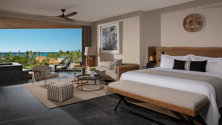 Signature Suite Tropical View